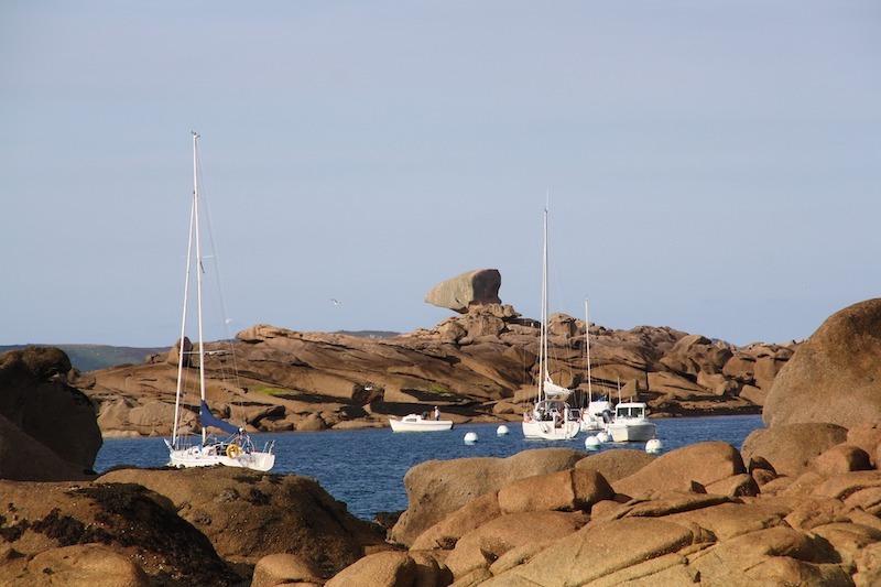 La côte de Granit rose en louant un van aménagé